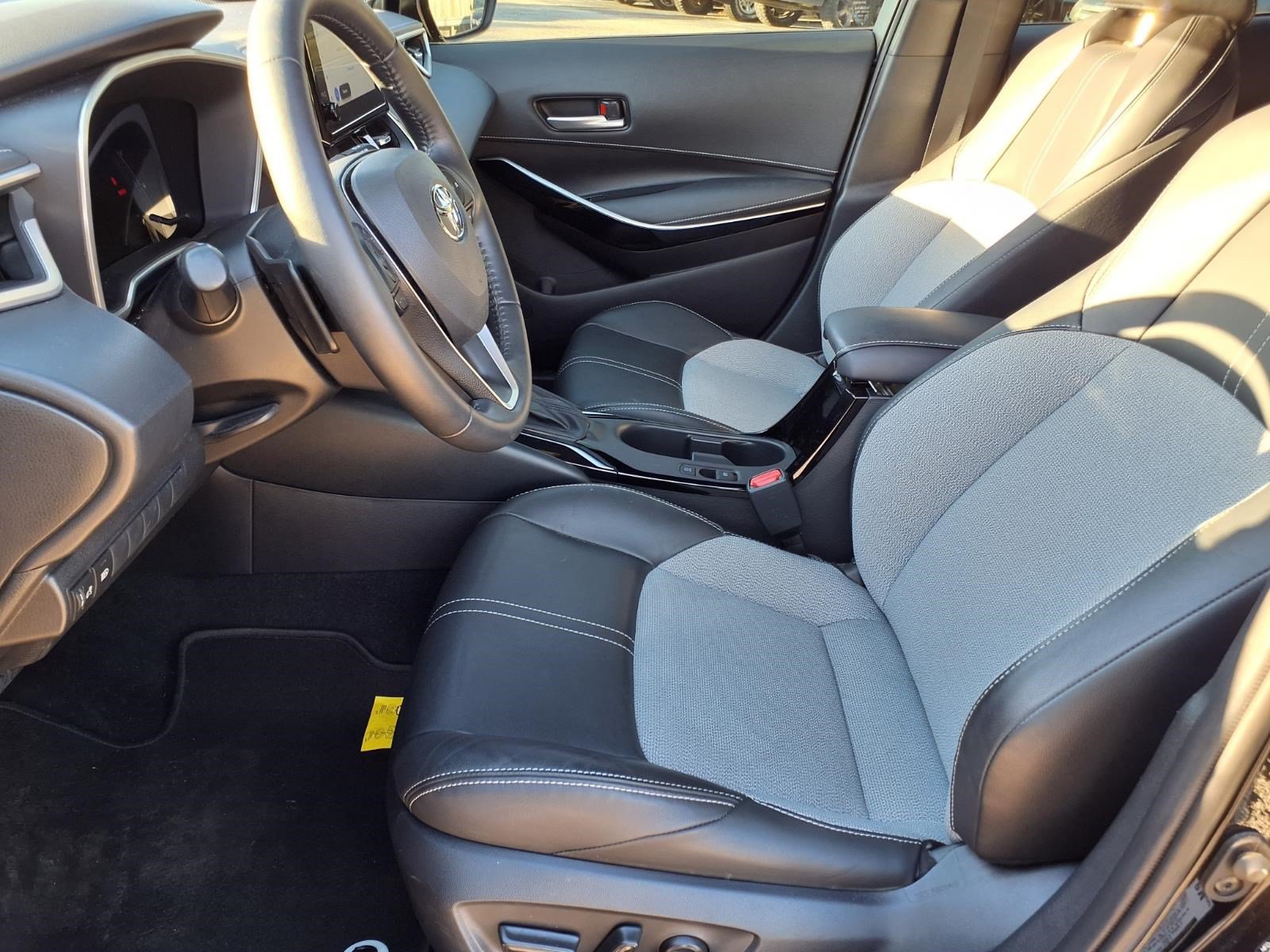 Used 2025 Toyota Corolla XSE FWD image 12