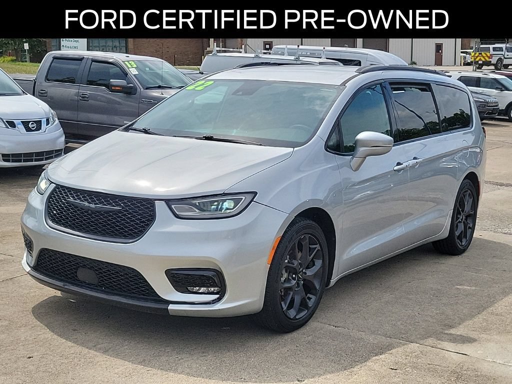 Used 2022 Chrysler Pacifica Touring-L w/ S Appearance Package FWD image 2