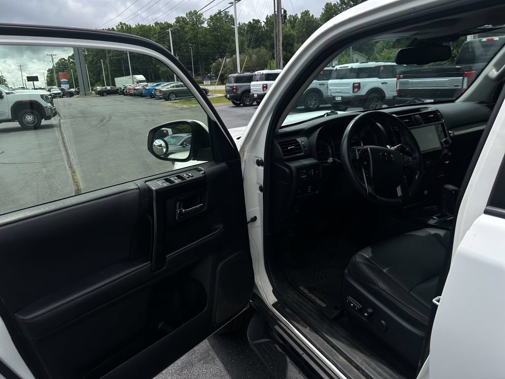 Used 2021 Toyota 4Runner TRD Off-Road Premium w/ Moonroof Package AWD/4WD image 17