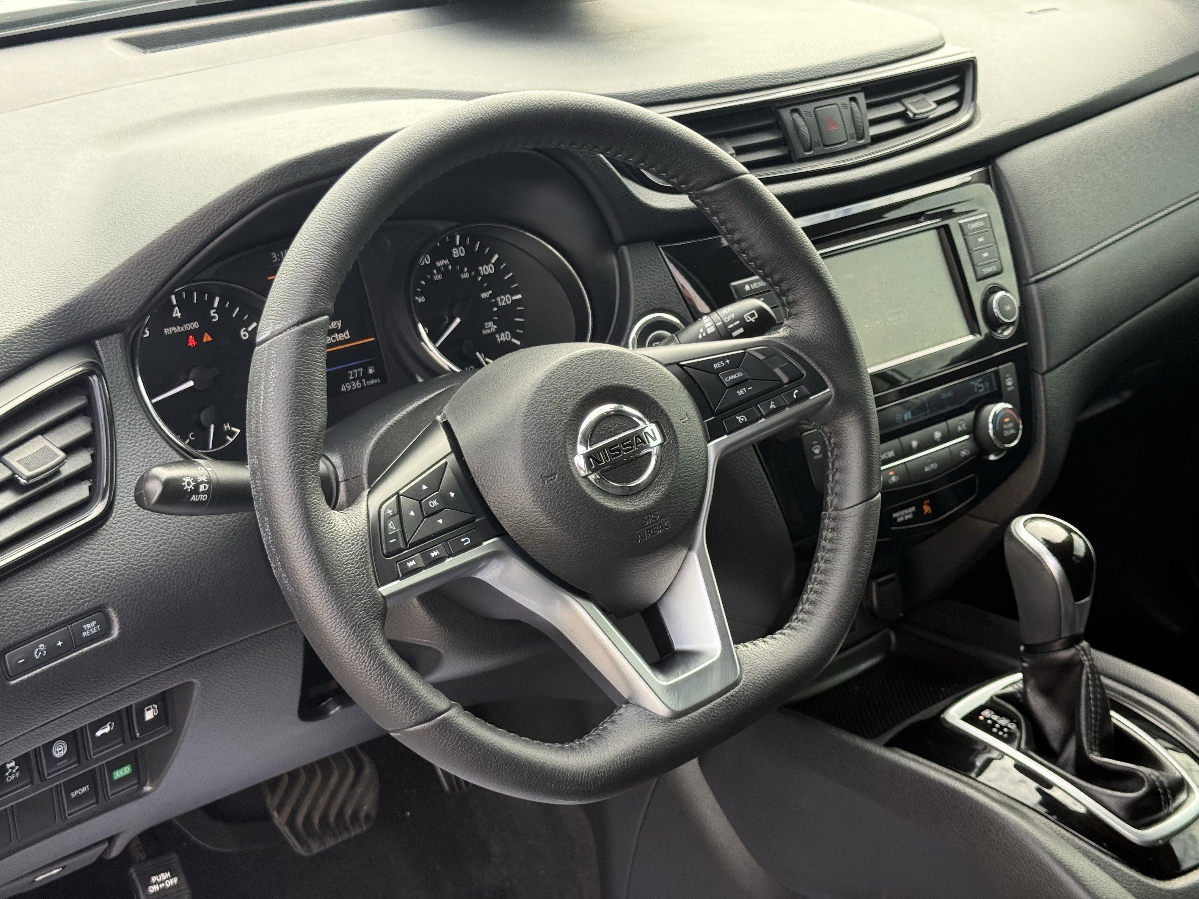 Used 2020 Nissan Rogue SV image 21