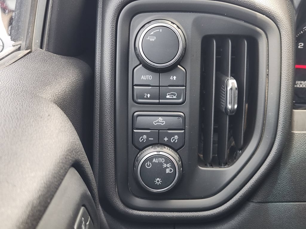 Used 2020 Chevrolet Silverado 1500 Custom w/ Custom Value Package AWD/4WD image 21