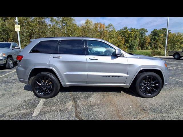 Used 2021 Jeep Grand Cherokee Laredo X AWD/4WD image 9
