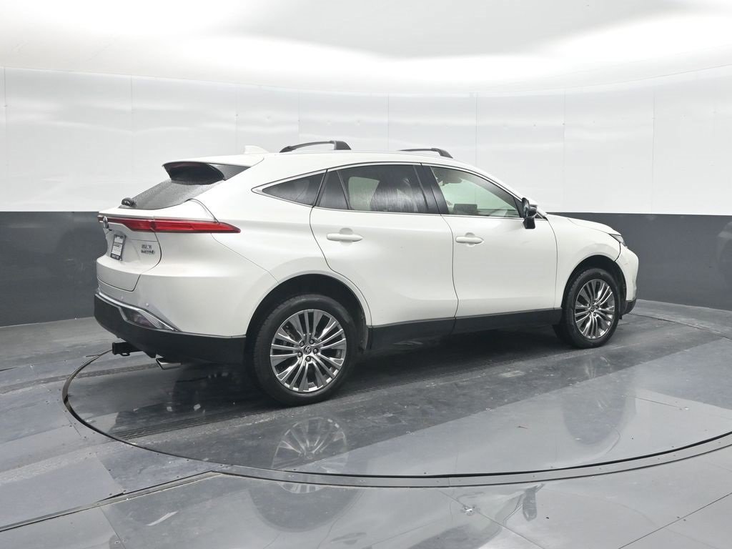 Used 2022 Toyota Venza XLE image 6