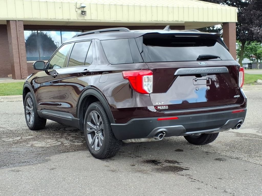 Certified 2023 Ford Explorer XLT w/ Equipment Group 202A AWD/4WD image 3