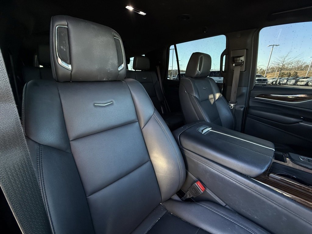 Used 2022 Cadillac Escalade Luxury image 30
