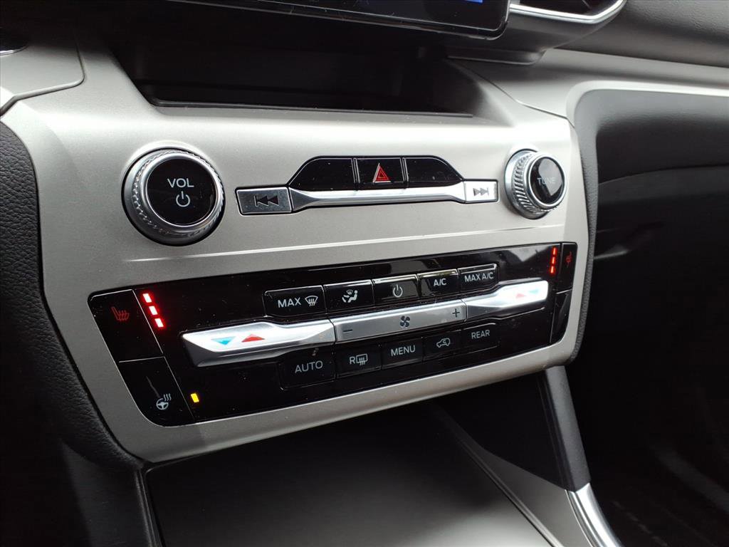 Certified 2022 Ford Explorer XLT w/ Equipment Group 202A image 22