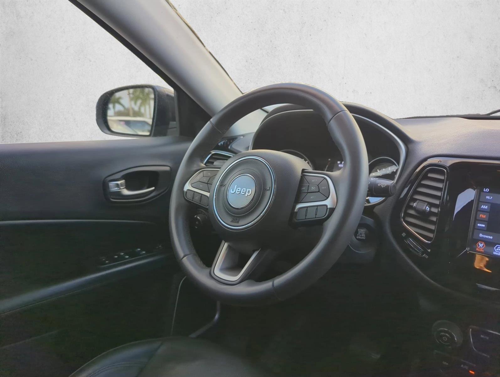 Used 2021 Jeep Compass Latitude FWD image 27