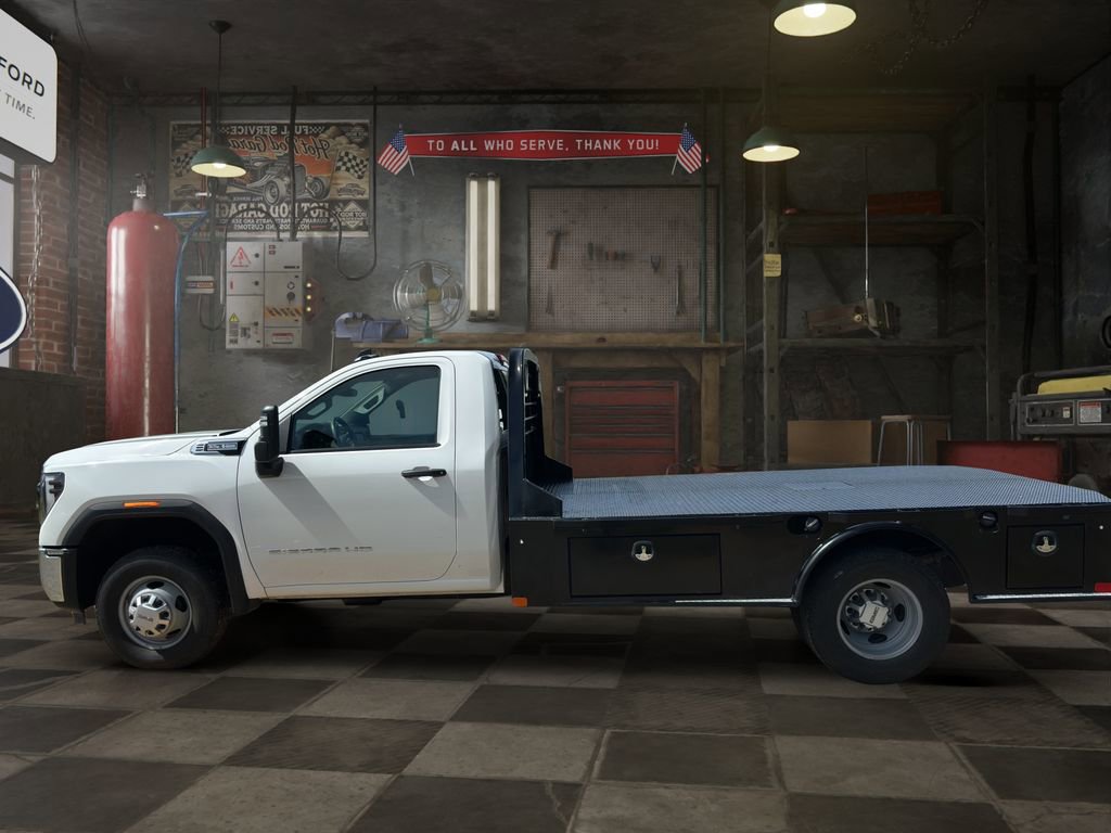 Used 2024 GMC Sierra 3500 Pro AWD/4WD image 3