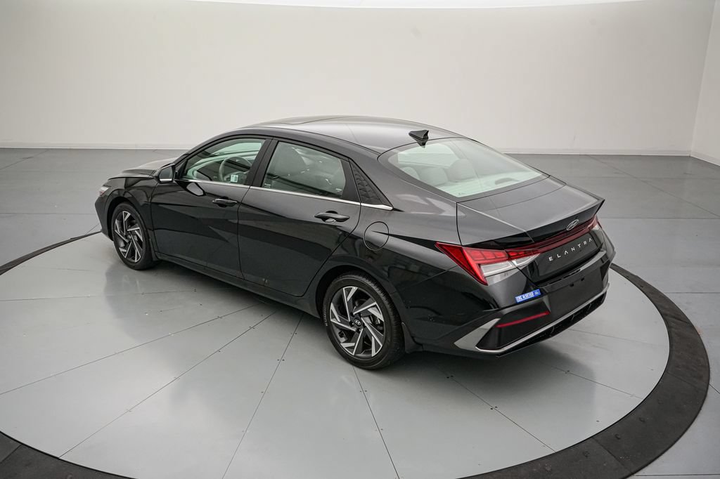 Used 2025 Hyundai Elantra SEL FWD image 6