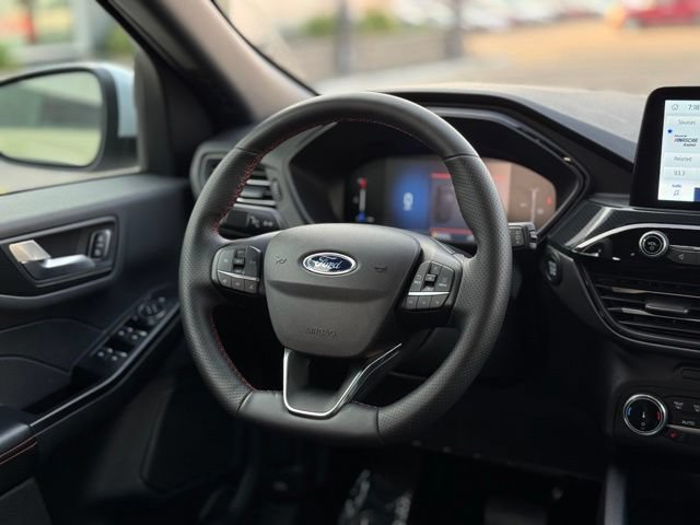 Certified 2025 Ford Escape ST-Line Select AWD/4WD image 15