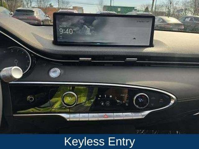 Used 2024 Genesis GV70 2.5T w/ Select Package AWD/4WD image 13