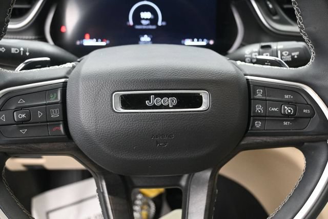 Used 2023 Jeep Grand Cherokee L Limited AWD/4WD image 11