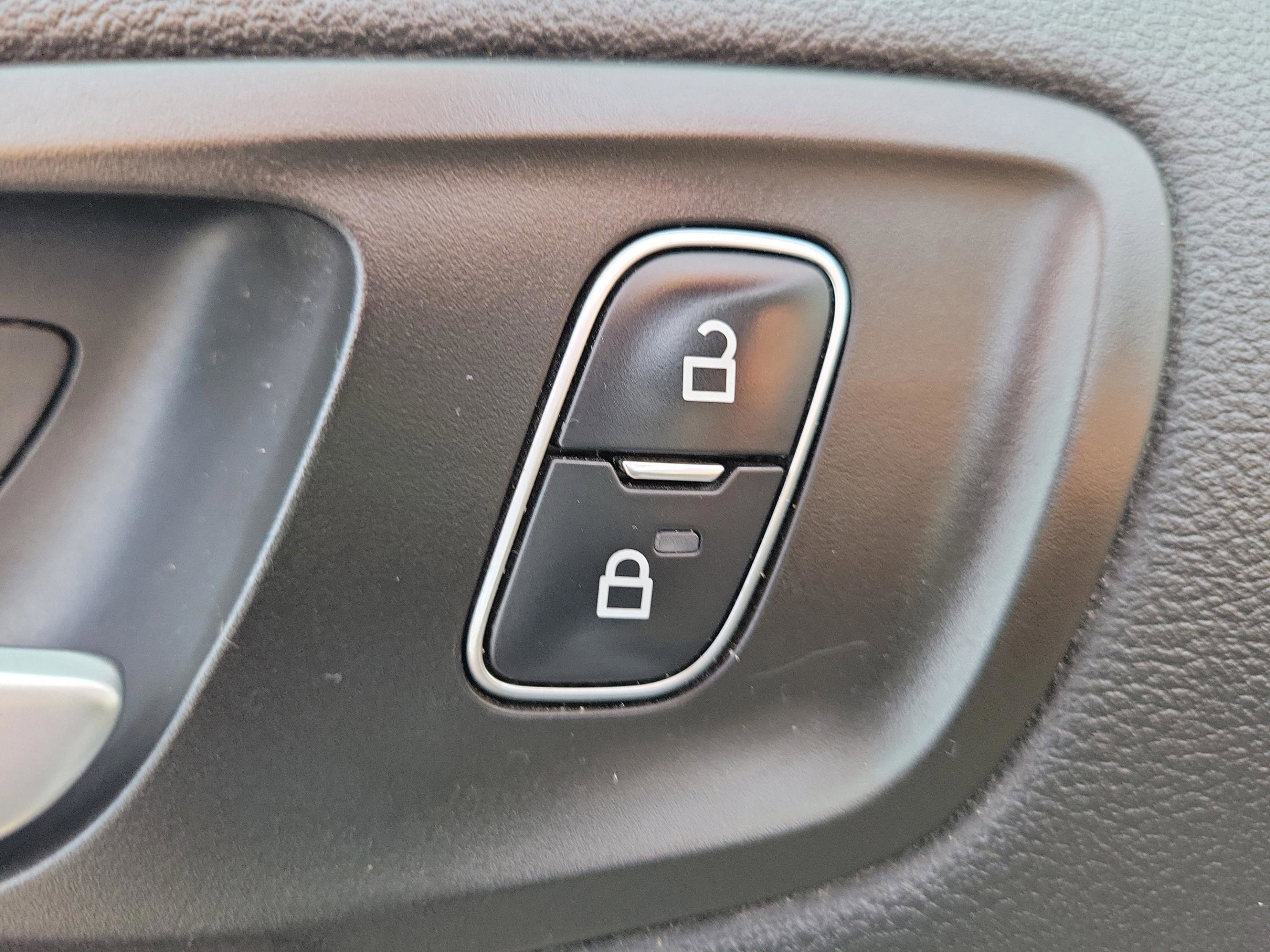 Certified 2018 Ford Escape SE w/ SE Sync 3 Package AWD/4WD image 19