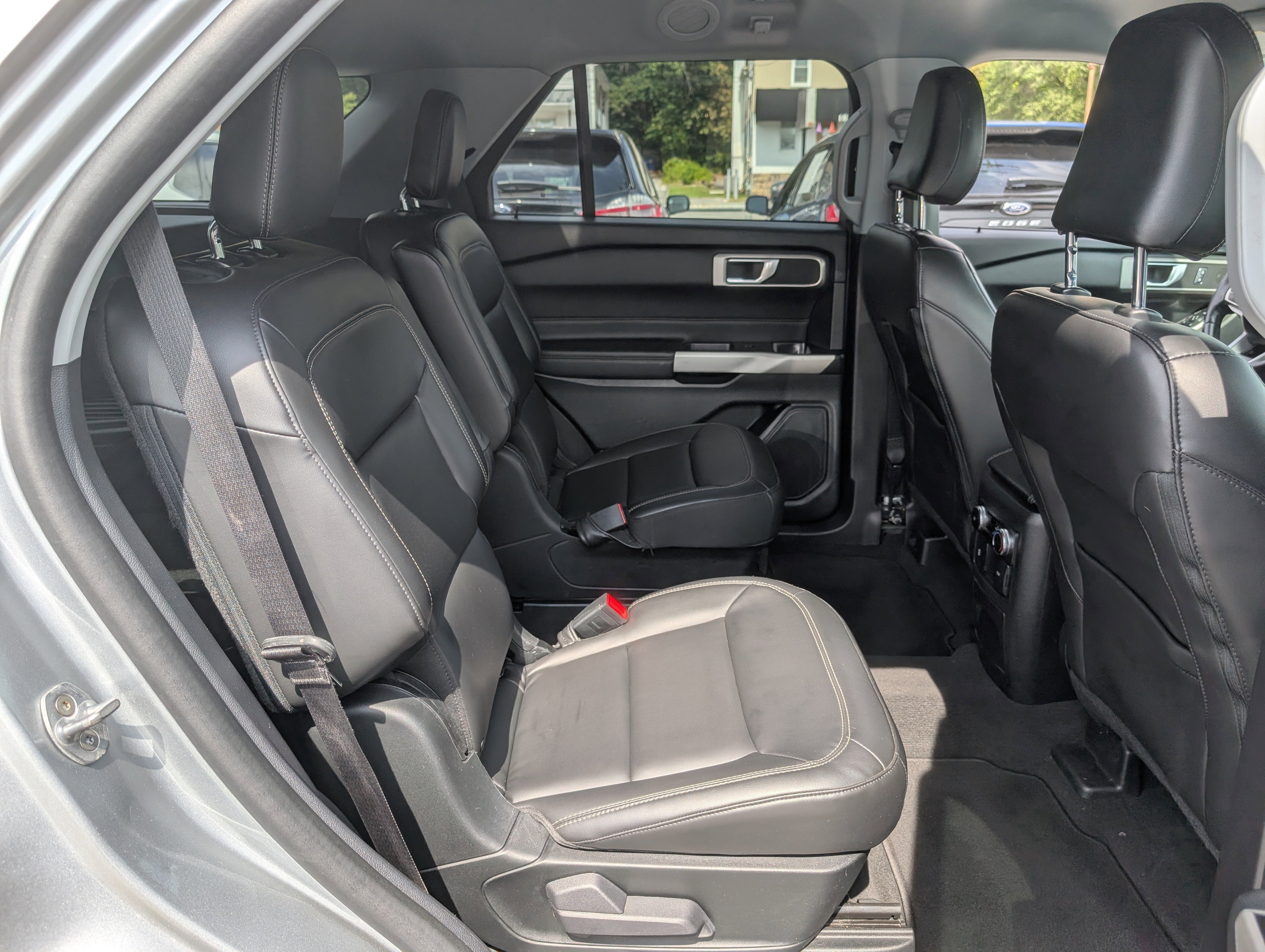 Certified 2022 Ford Explorer XLT w/ Equipment Group 202A image 13