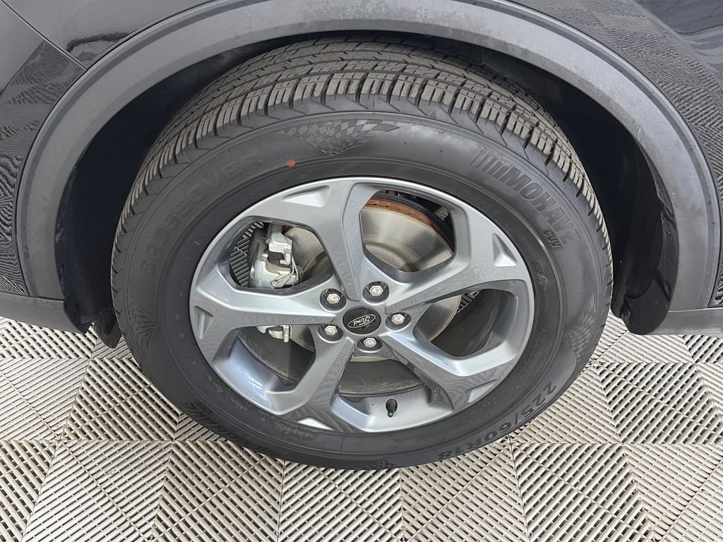 Certified 2025 Ford Escape ST-Line Select AWD/4WD image 8