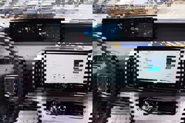 Certified 2025 Ford Expedition Active image 27