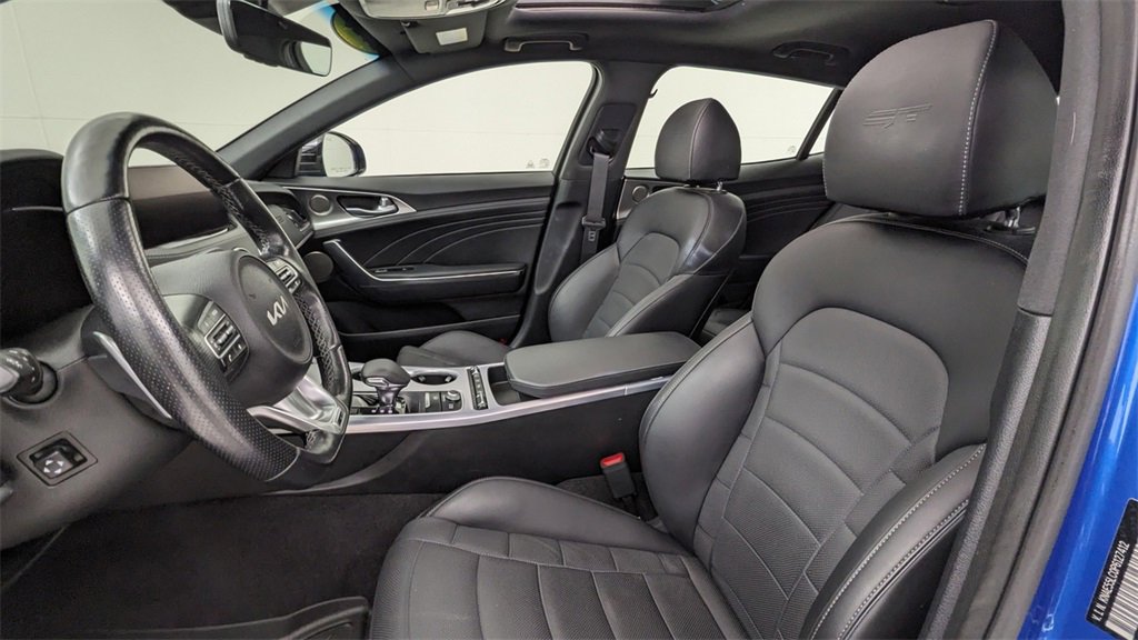 Used 2023 Kia Stinger GT2 image 2