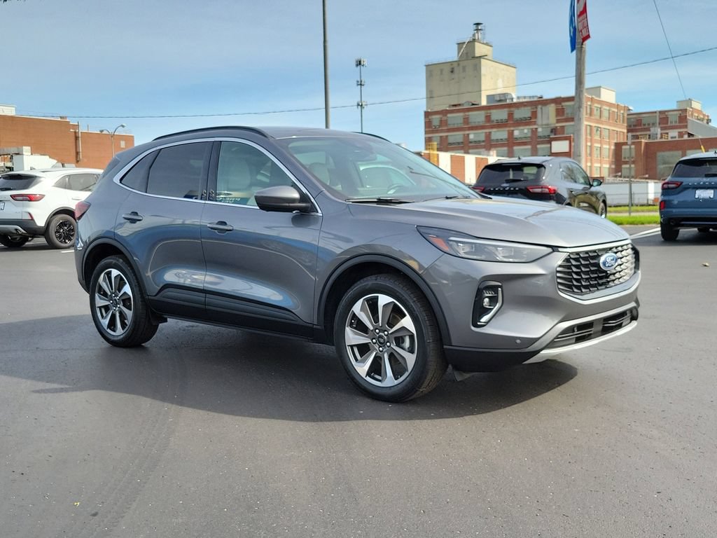 Certified 2023 Ford Escape Platinum AWD/4WD image 2