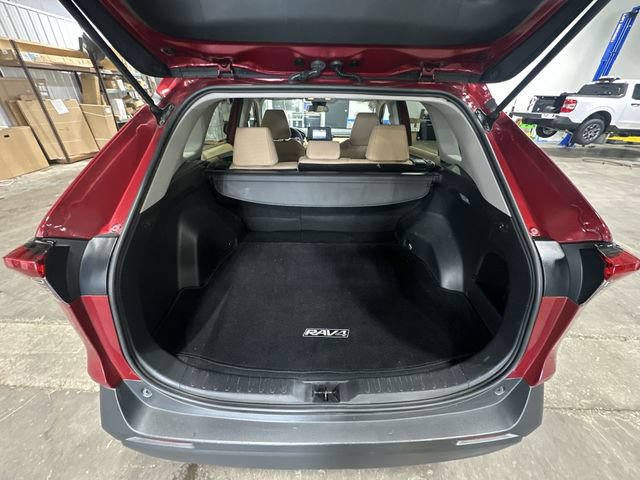 Used 2019 Toyota RAV4 LE w/ Carpet Mat Package FWD image 26