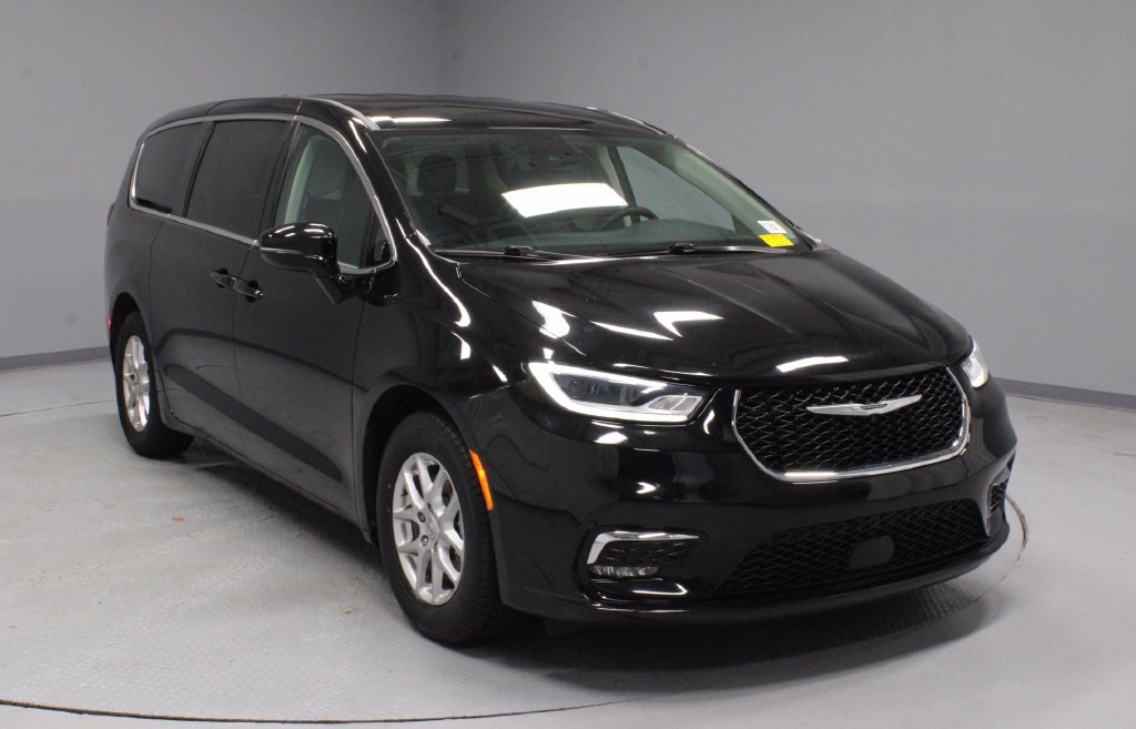 Used 2024 Chrysler Pacifica Touring-L