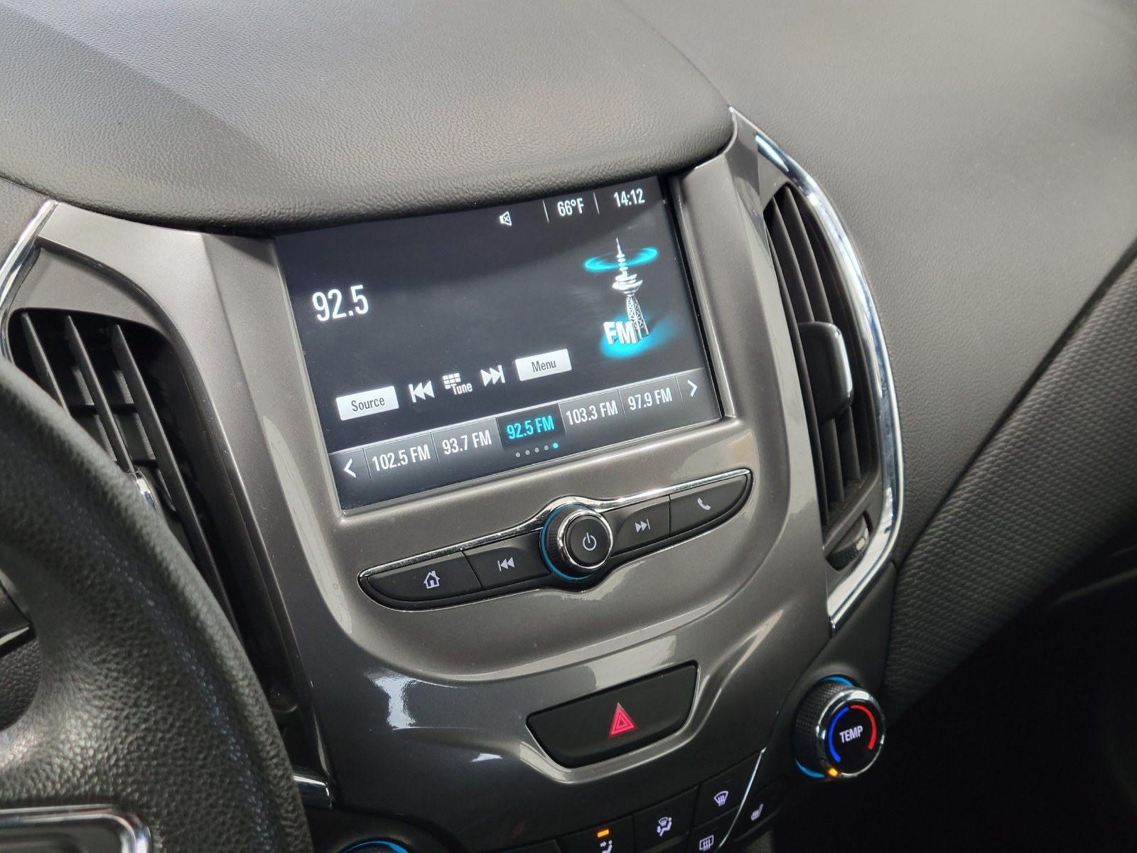 Used 2017 Chevrolet Cruze LT w/ Convenience Package FWD image 19