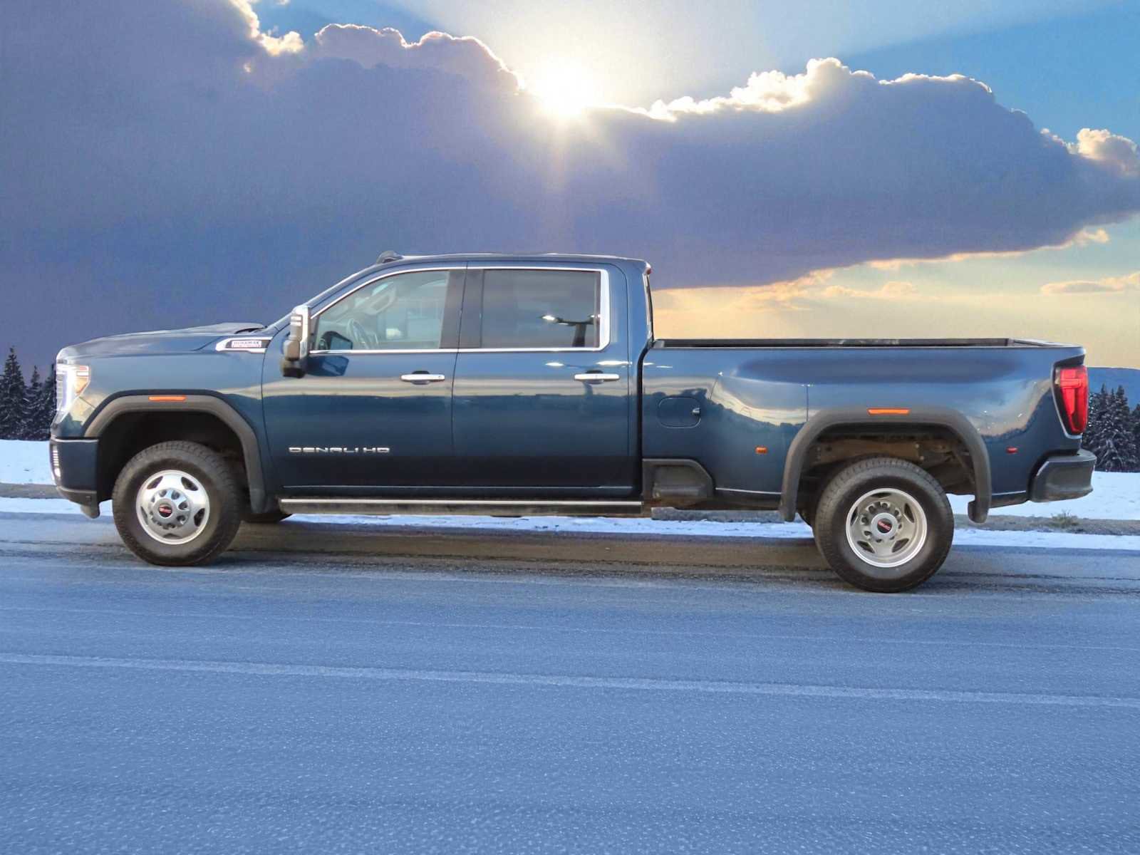 Used 2022 GMC Sierra 3500 Denali w/ Denali Ultimate Package image 3