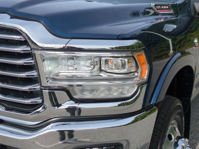 Used 2024 RAM 3500 Limited AWD/4WD image 10