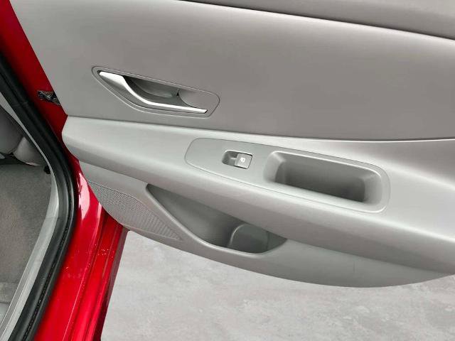 Used 2024 Hyundai Elantra SEL FWD image 11
