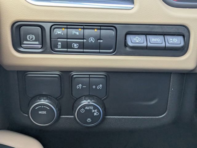 Used 2023 Chevrolet Suburban Premier image 25