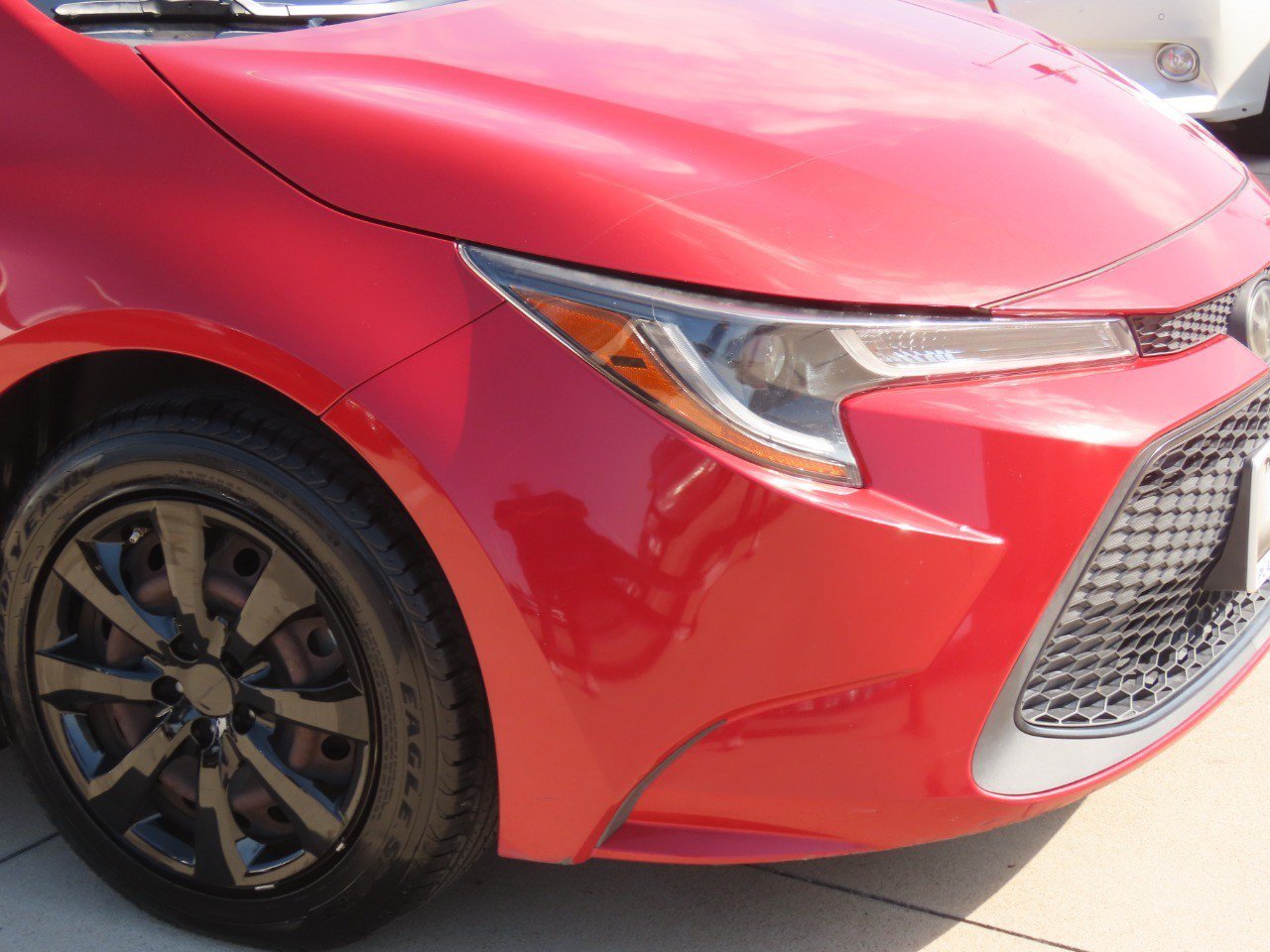 Used 2020 Toyota Corolla LE FWD image 6
