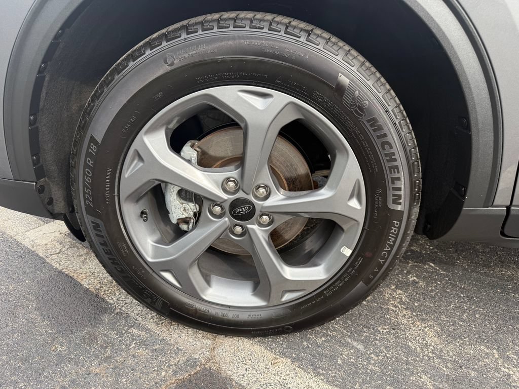 Certified 2025 Ford Escape ST-Line Select AWD/4WD image 12