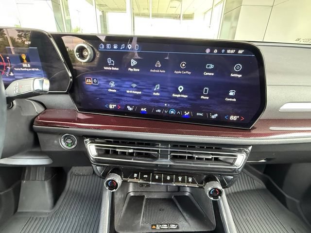 Used 2025 Chevrolet Traverse Z71 w/ LPO, Cargo Package AWD/4WD image 27