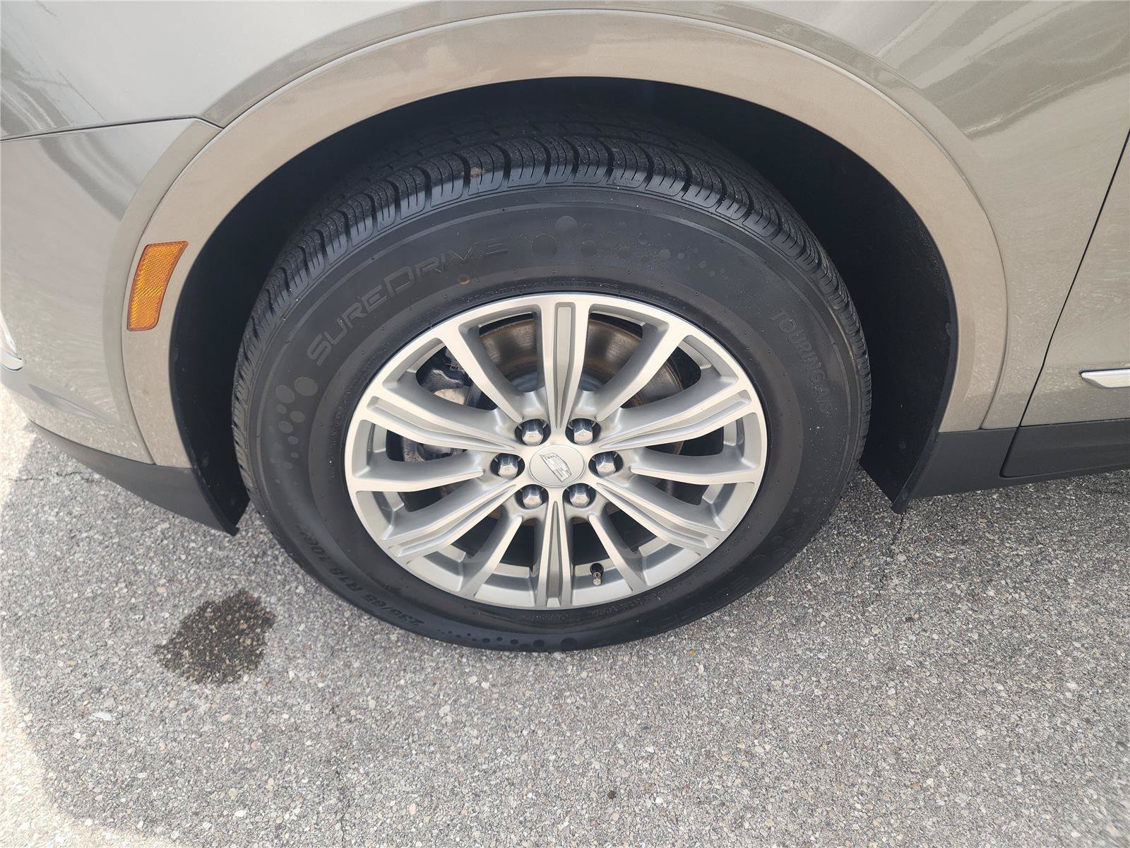 Used 2017 Cadillac XT5 Luxury w/ Driver Awareness Package AWD/4WD image 9
