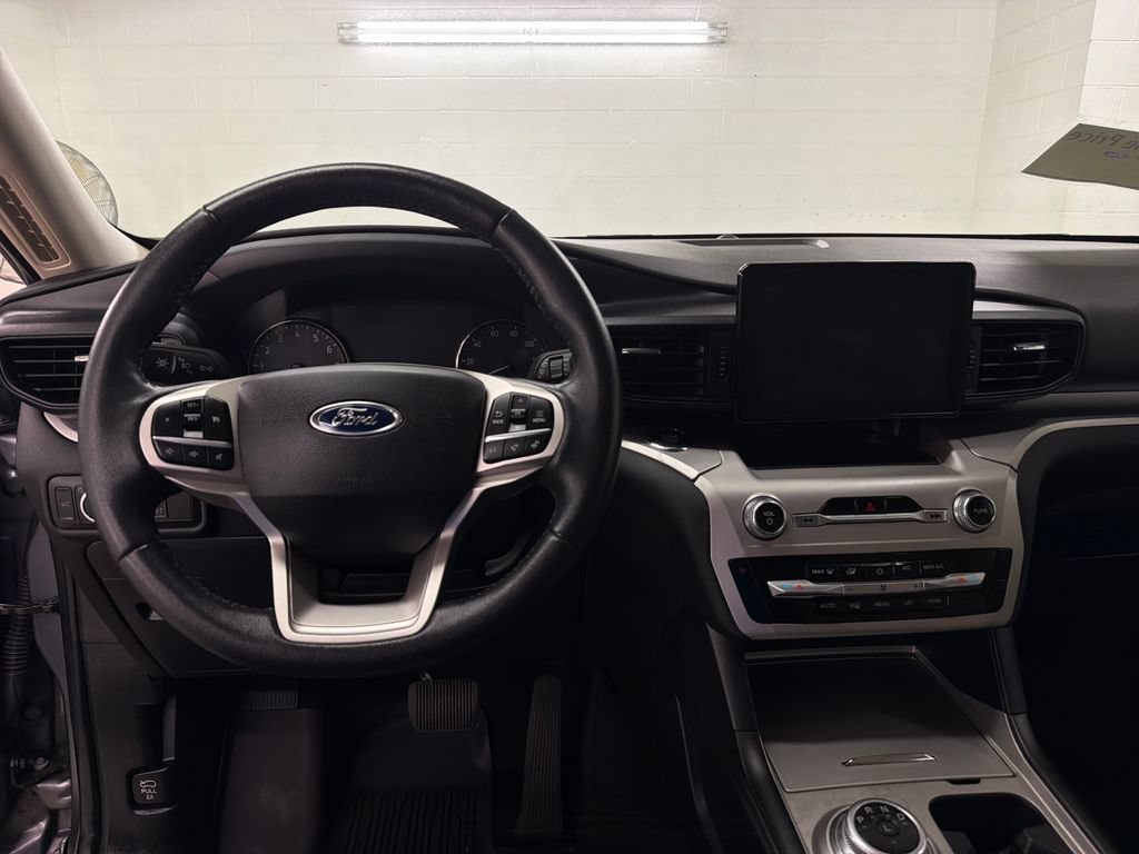 Certified 2021 Ford Explorer XLT RWD image 9