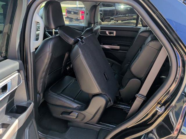 Certified 2024 Ford Explorer XLT w/ Equipment Group 202A RWD image 11