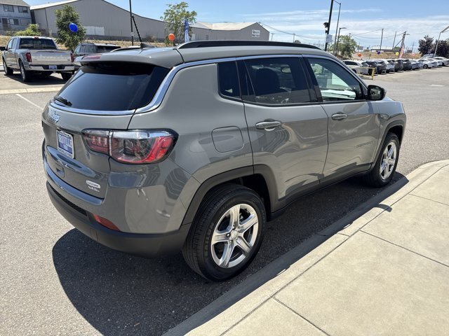 Used 2024 Jeep Grand Cherokee Limited 4xe AWD/4WD image 5