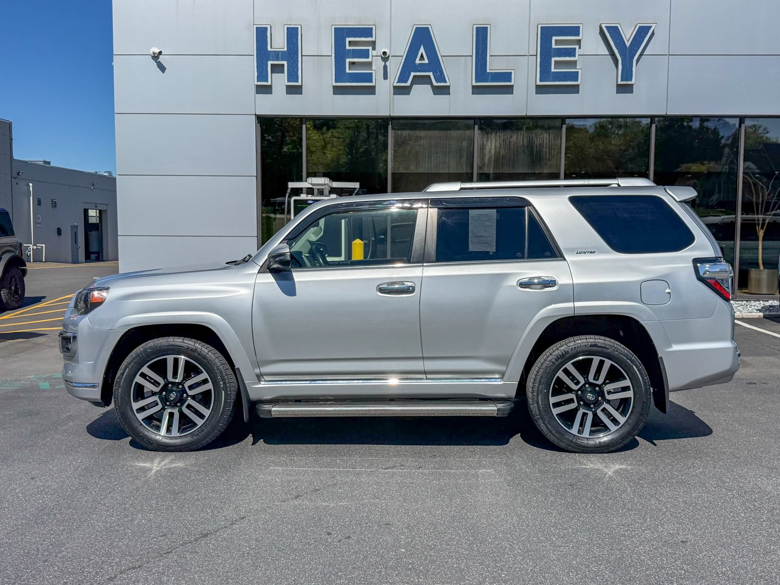 Used 2023 Toyota 4Runner Limited AWD/4WD image 8