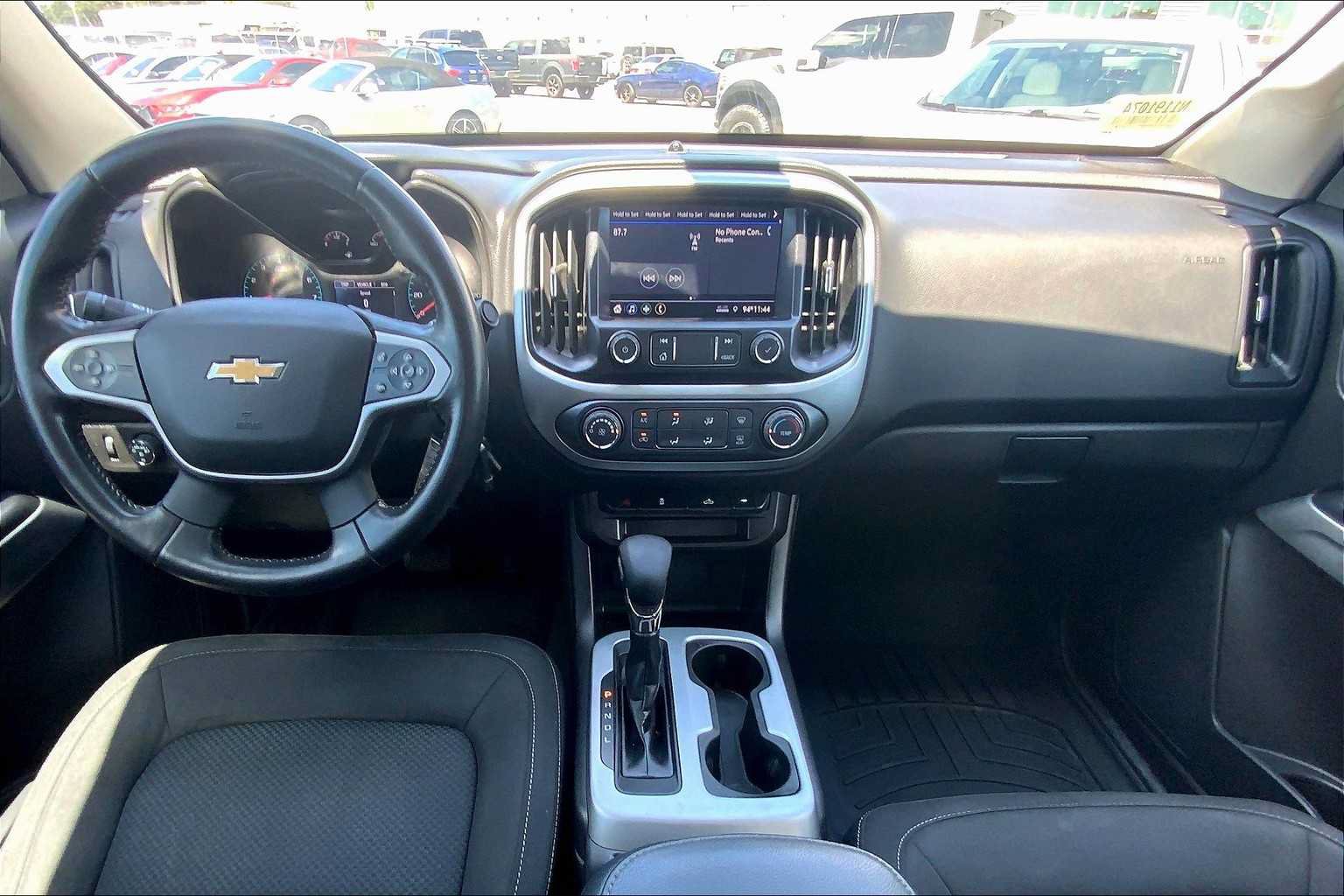 Used 2022 Chevrolet Colorado LT w/ LT Convenience Package AWD/4WD image 16