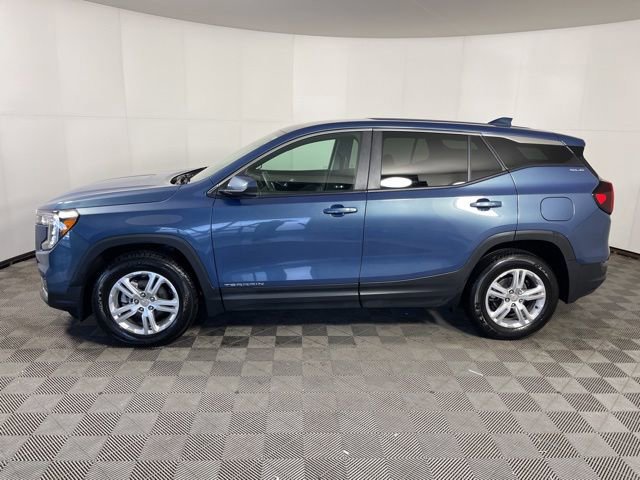 Used 2024 GMC Terrain SLE AWD/4WD image 2