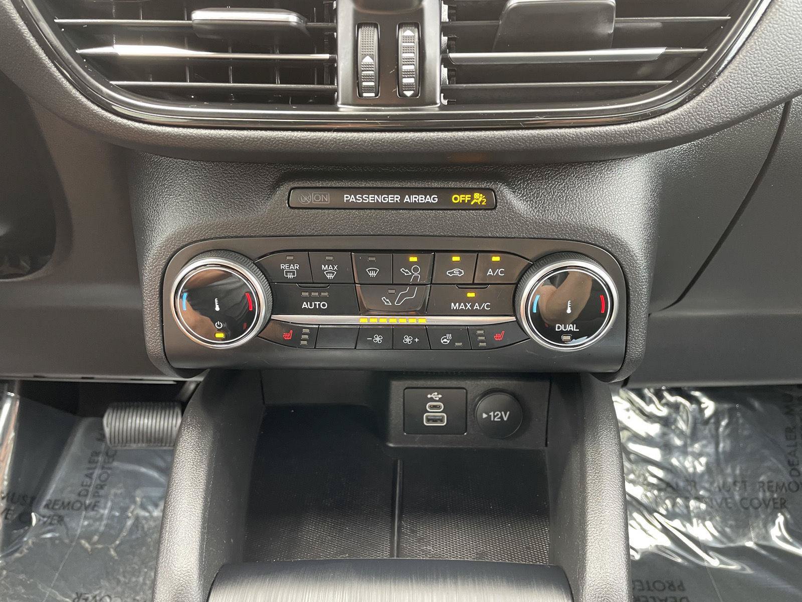 Certified 2025 Ford Escape ST-Line Select AWD/4WD image 26