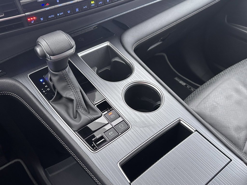 Used 2023 Toyota Sienna XSE image 30