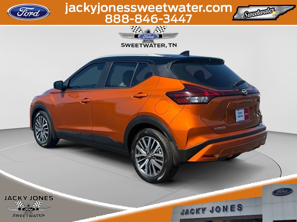 Used 2023 Nissan Kicks SV FWD image 3