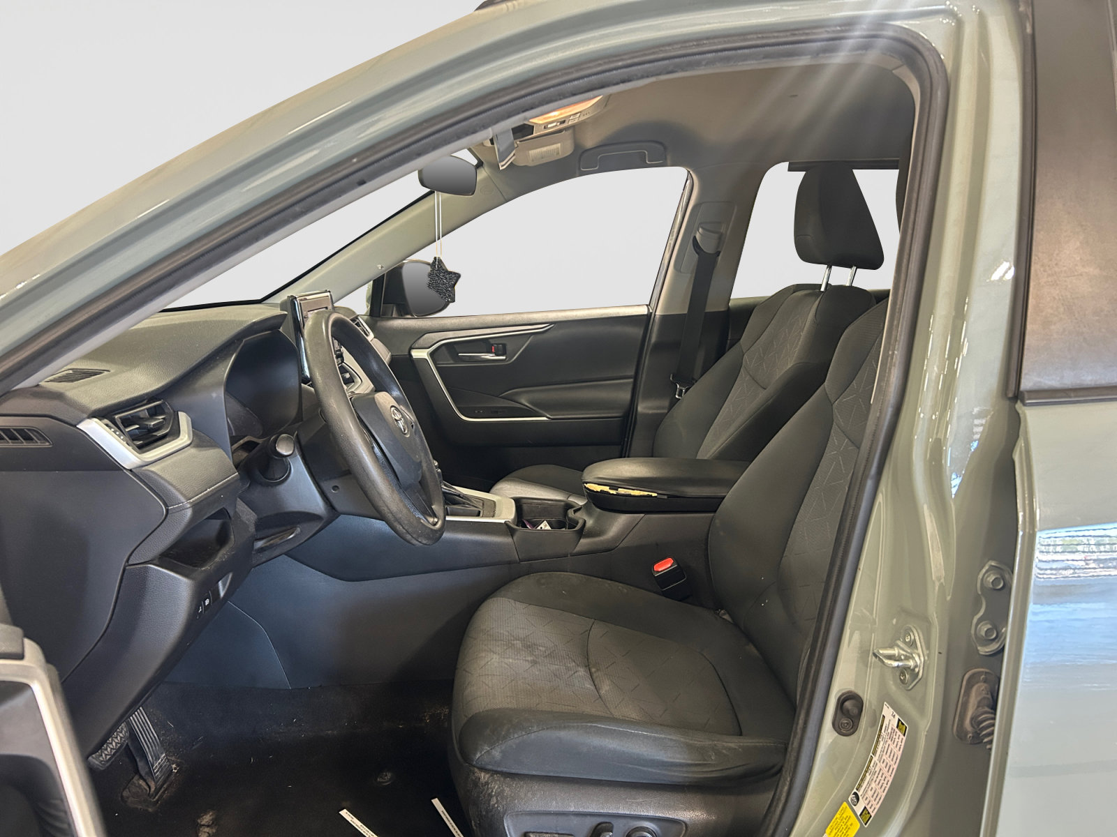 Used 2021 Toyota RAV4 XLE FWD image 11