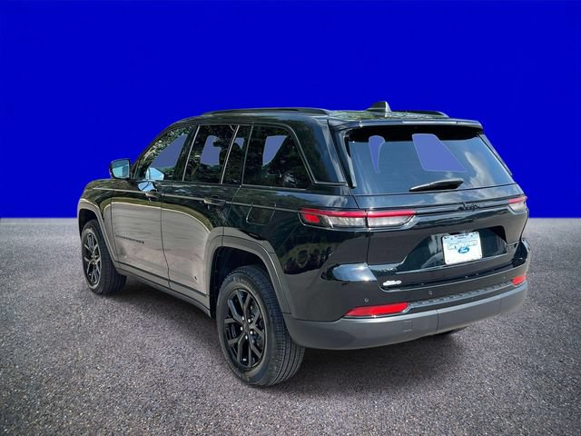 Used 2025 Jeep Grand Cherokee Altitude AWD/4WD image 5