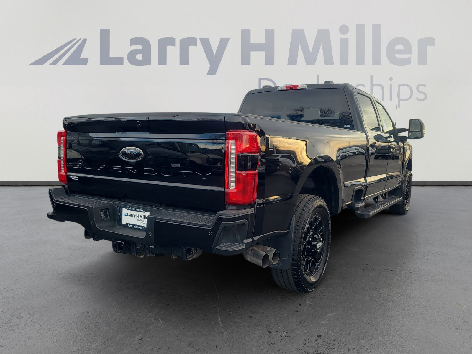 Certified 2025 Ford F350 Lariat w/ Black Appearance Package image 5