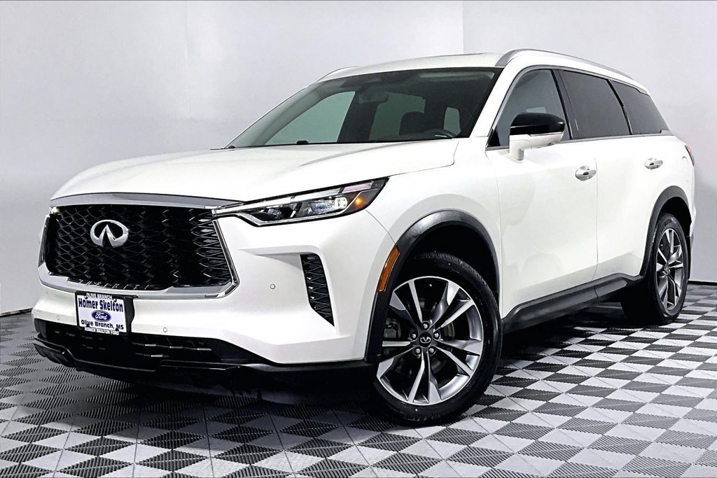Used 2023 INFINITI QX60 Luxe FWD image 2