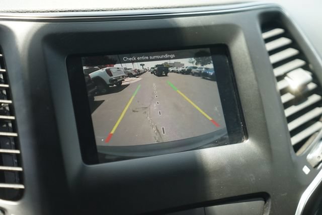 Used 2020 Jeep Cherokee Latitude Plus FWD image 28