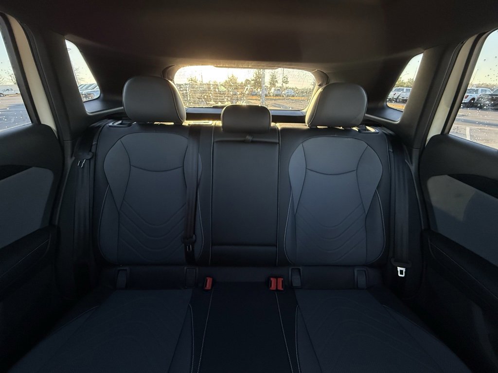 Used 2025 Volkswagen Tiguan SE R-Line image 28