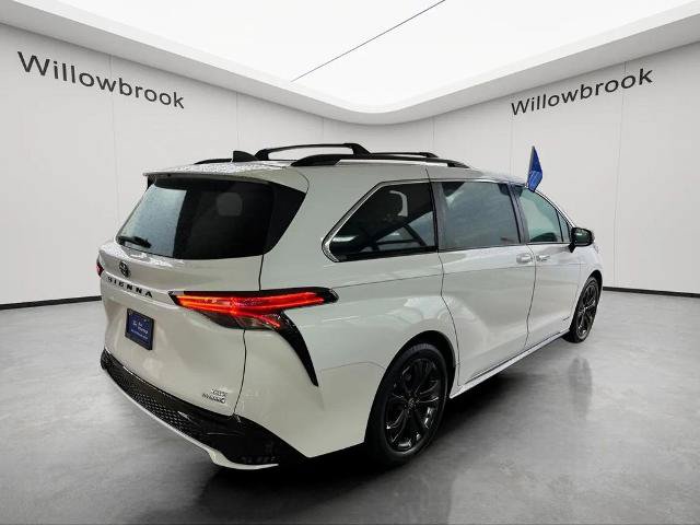 Used 2021 Toyota Sienna XSE FWD image 5