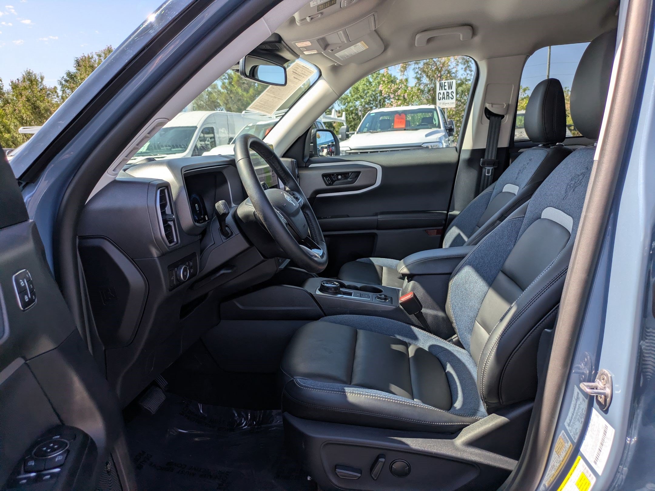 Certified 2025 Ford Bronco Sport Outer Banks w/ Outer Banks Tech Package+ AWD/4WD image 17